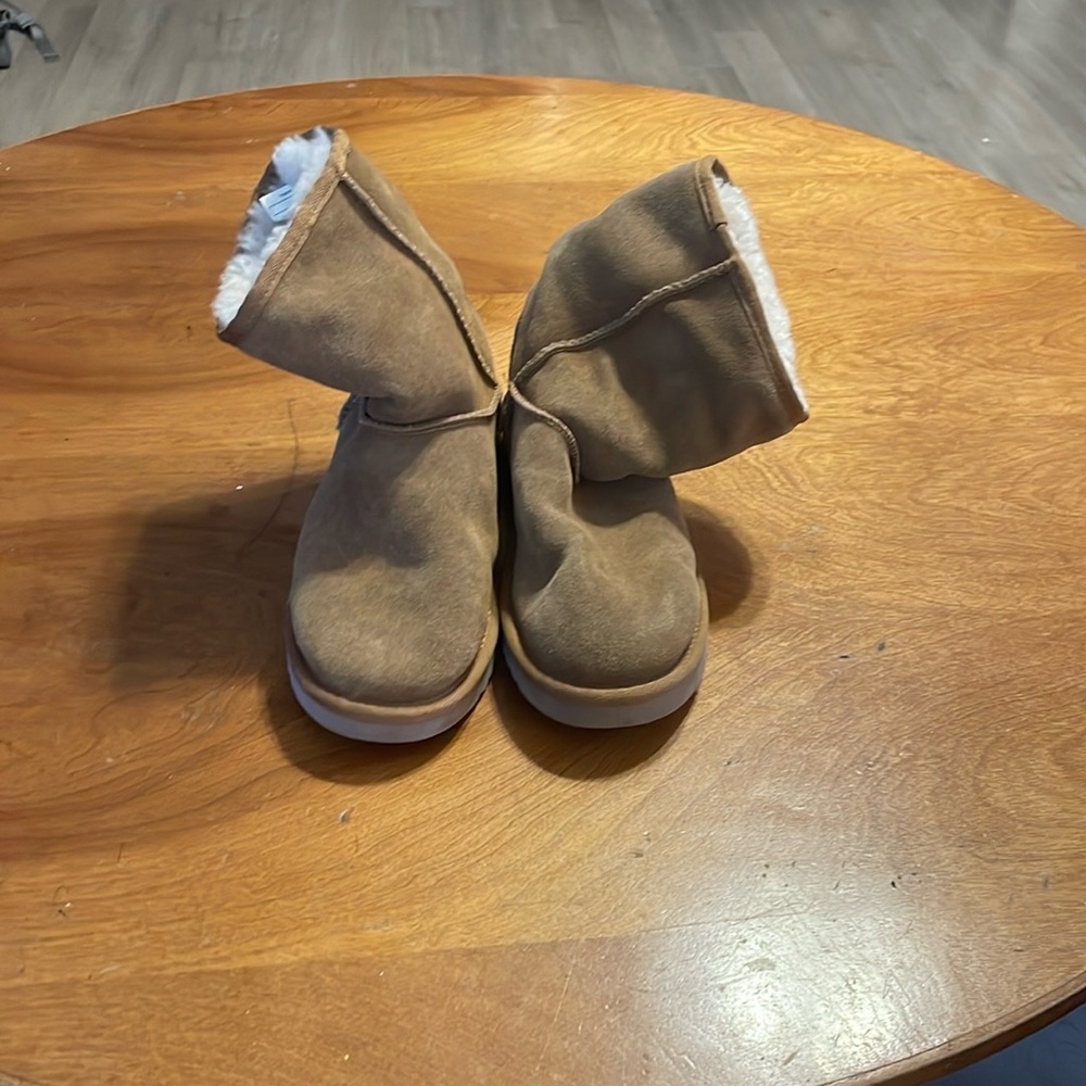 Never worn koolaburra Uggs